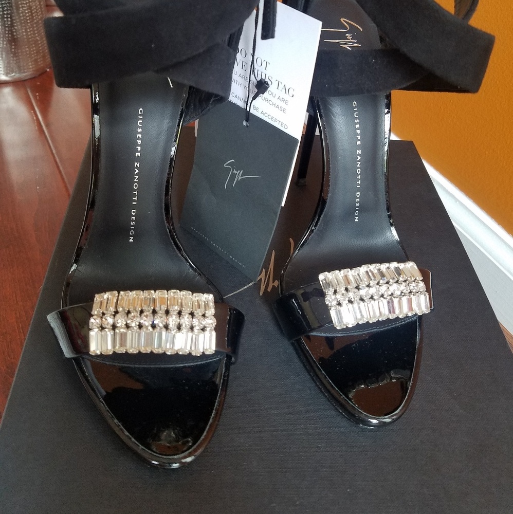 Black Giuseppe Zanotti crystal sandals. Size 9/39 - Picture 6 of 6